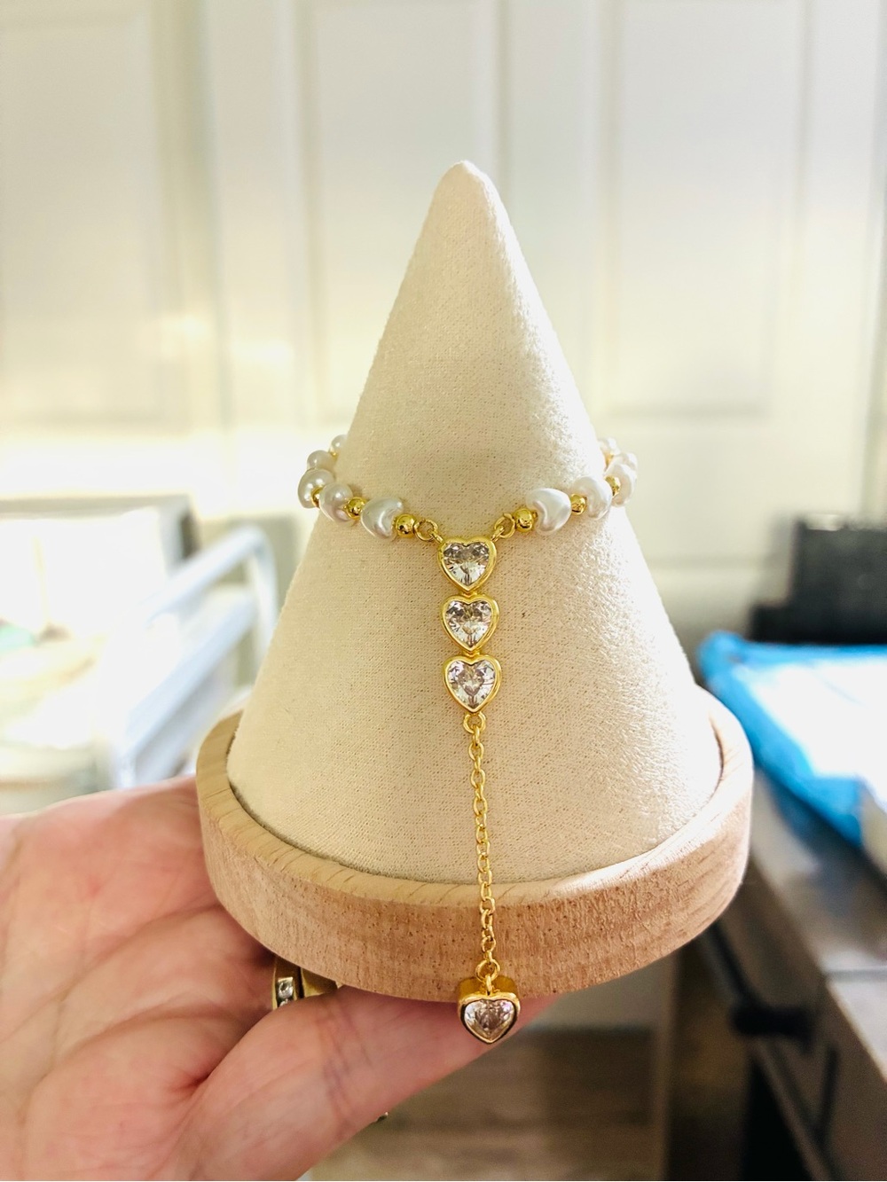 Adjustable zirconia and pearls bracelet